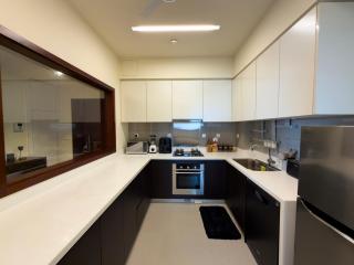 Luxury 2 bed lake and sea view at Cinnamon Life Residence - 5