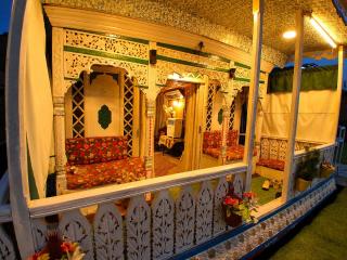 Dal lake Retreat Houseboat - 9