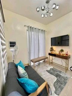 Tropical Escape Cozy Abode Minutes from the Pool - 0