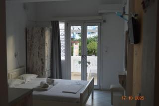 Small studio with balcony, pool and beach in 100m - 3