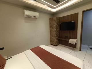 Hotel O by OYO Yatika Inn - 2