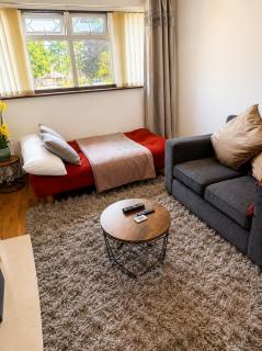 1-Bed Apt with sofabed Close to Wolverhampton & Walsall with parking - 3