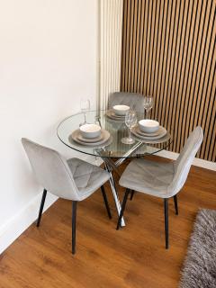 1-Bed Apt with sofabed Close to Wolverhampton & Walsall with parking - 1