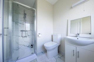 Modern 3-bed house near Dublin Airport - Great for families - 1