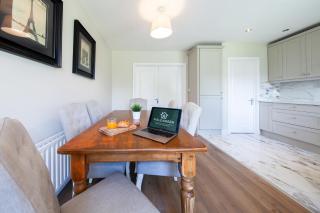 Modern 3-bed house near Dublin Airport - Great for families - 4