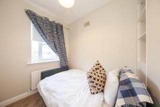 Modern 3-bed house near Dublin Airport - Great for families - 2