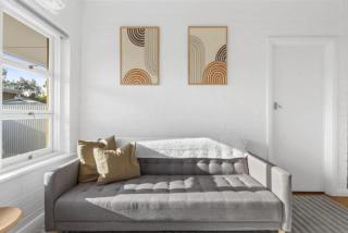 1BR Modern Plympton Oasis - 9