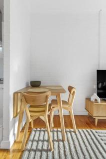 1BR Modern Plympton Oasis - 8