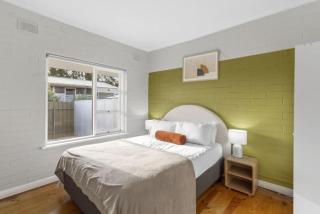 1BR Modern Plympton Oasis - 3