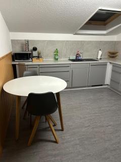 Schöne-Große Wohnung in Hassloch - 1