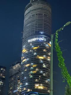 Cozy stay at 25th Floor Noida Sky view - 9