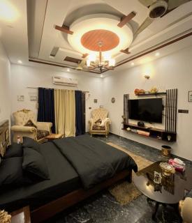 Luxurious Geometric Retreat - 6