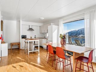 Uptown I City & Fjord Views I FREE Parking - 2