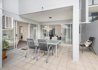 Big & Breezy | Free Parking | Stroll to HSW - 8