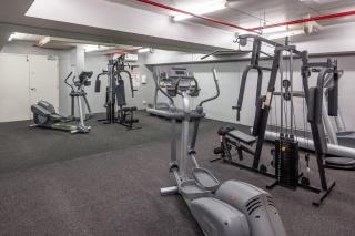 Big & Breezy | Free Parking | Stroll to HSW - 3