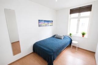 Spacious 3- bedroom with unbeatable location - 7