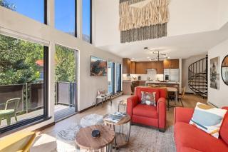 Big & Bright Hidden Gem with Garage, Hot Tub, Lux Kitchen condo - 0