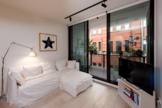 Trendy 1 Bedroom Apartment in the Heart of Collingwood - 2