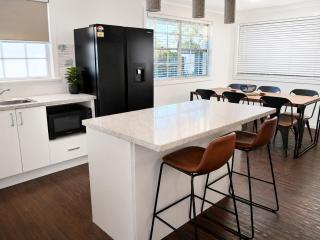 Top of the Range - Tourist Road 3 BDRM Apartment - 8