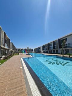 Spaceful 2 bedroom Loft, with a pool - 2