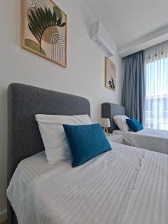 Spaceful 2 bedroom Loft, with a pool - 1
