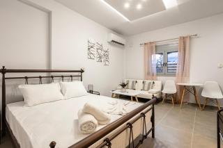 Filiatras Welcoming Hideaway - A Cozy Urban Escape - 8