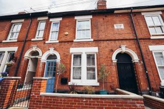 2BR Terrace in Darley Abbey with Free Parking - Sleeps 4 - 7