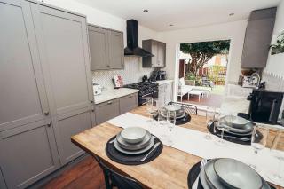 2BR Terrace in Darley Abbey with Free Parking - Sleeps 4 - 1
