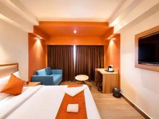 New Hotel Golden Wave Premium in Marine Drive - Sea View Rooms with Balcony - Free parking, Restaurant, Free Wi-fi, Spacious Rooms - 1