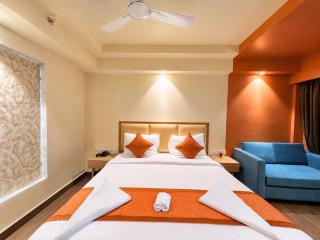 New Hotel Golden Wave Premium in Marine Drive - Sea View Rooms with Balcony - Free parking, Restaurant, Free Wi-fi, Spacious Rooms - 7