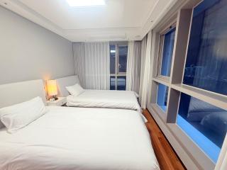 강남 서초 3 2룸 침대 3개 퀸1 싱글 2 패밀리스위트 풀옵션 KM House - 9