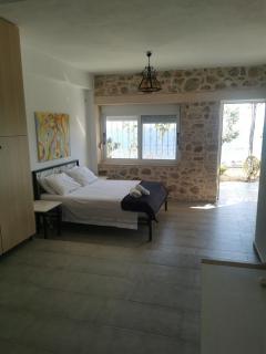 Stone Build Rooms Qeparo - 0