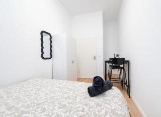 Elegant 4BR Apt, Prime Location Near Westbahnhof - 8