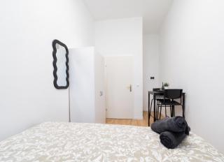 Elegant 4BR Apt, Prime Location Near Westbahnhof - 3