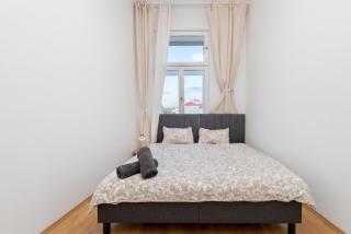 Elegant 4BR Apt, Prime Location Near Westbahnhof - 2