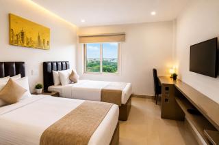 La Riviera Suites - 7