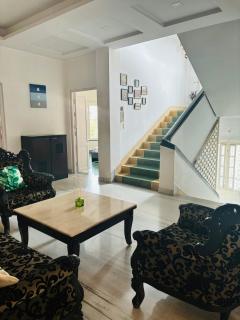 Earthy 2 Bedroom Villa w Terrace, Shared Home - 6 - 0