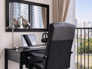 BTS Thong Lo l Large 64 sqm l Pool and Gym - 8