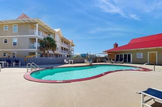 Water-view haven with sound-view balcony shared pool WiFi and AC - 0