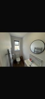 Leeds, modern house, sleeps 6, close to city centre and Headingley - 6
