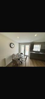 Leeds, modern house, sleeps 6, close to city centre and Headingley - 1