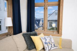 Spacious and bright - unbeatable location - 5