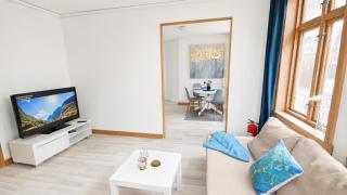 Spacious and bright - unbeatable location - 3