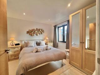 Central Spacious Ground Floor Flat with Courtyard - 8