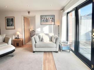 Central Spacious Ground Floor Flat with Courtyard - 4