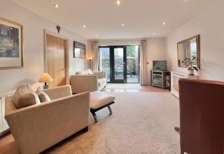 Central Spacious Ground Floor Flat with Courtyard - 1