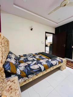 Gulberg green icon 2 2 bed fully furnished apartment - 2