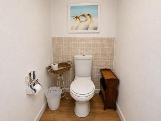 Phay's Cove Charmful & Artsy Coastal Home - 2