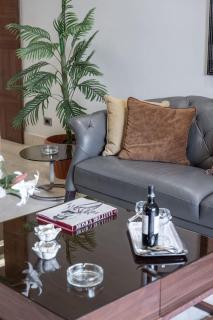 Lovely 2 Bed Home in Downtown - 2
