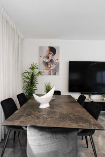 Beachfront Haven - Perfect for Groups - 3